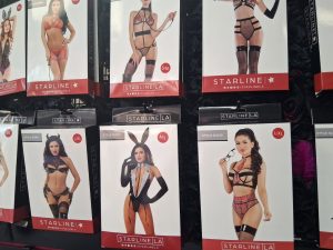 Read more about the article 671: Costumes